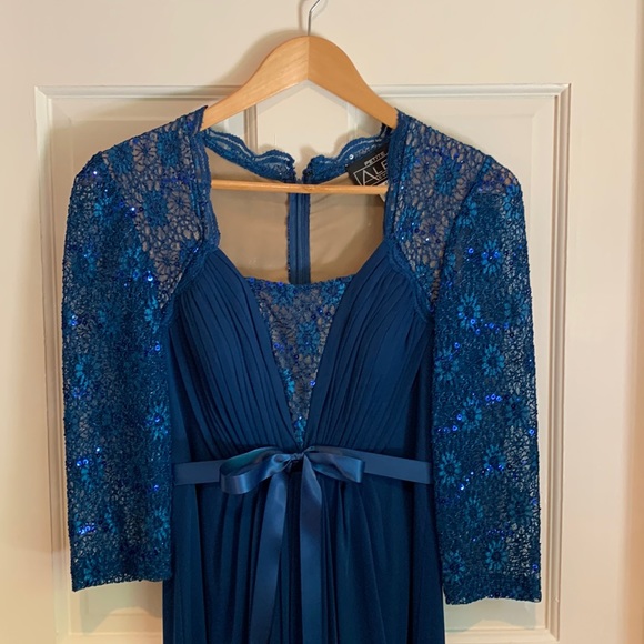 Petite Alex Evenings, blue, formal dress size 4P. - Picture 1 of 14